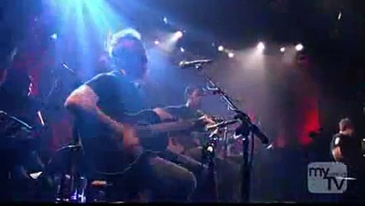 Avril Lavigne - Keep Holding On (live)