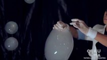 Le maitre des bulles!  Artiste chinois qui joue avec des bulles : magique!