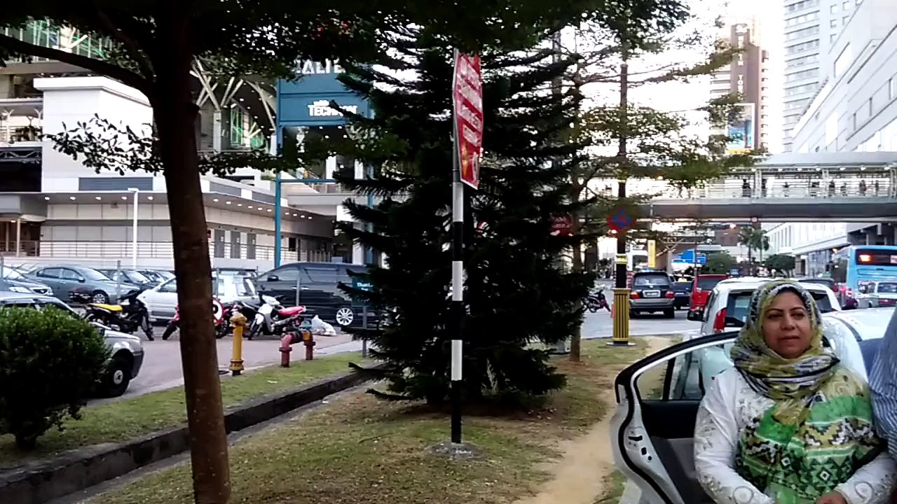 Johor Bharu Parents Singapore border