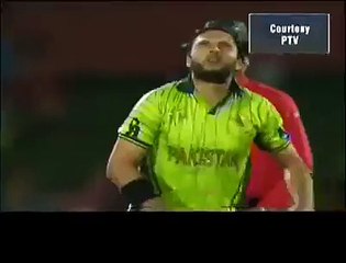 Very funny clip of pakistani team how they catch