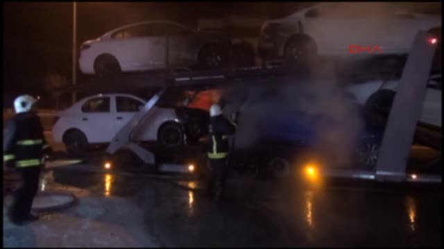 Bursa Orhangazi Balataları Sıkışan Tır Alev Aldı, Taşıdığı 4 Otomobil Küle Döndü