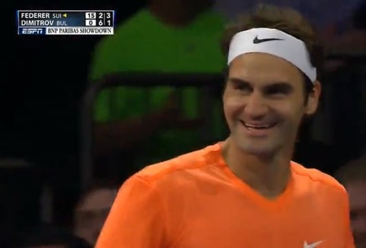 Roger Federer et Grigor Dimitrov s'échangent les coups entre les jambes