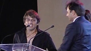 Faisal Rehman winner of Best Actor Award in Indus Drama Awards 2005 presented by Vaneeza Ahmed and Bilal Jaudet