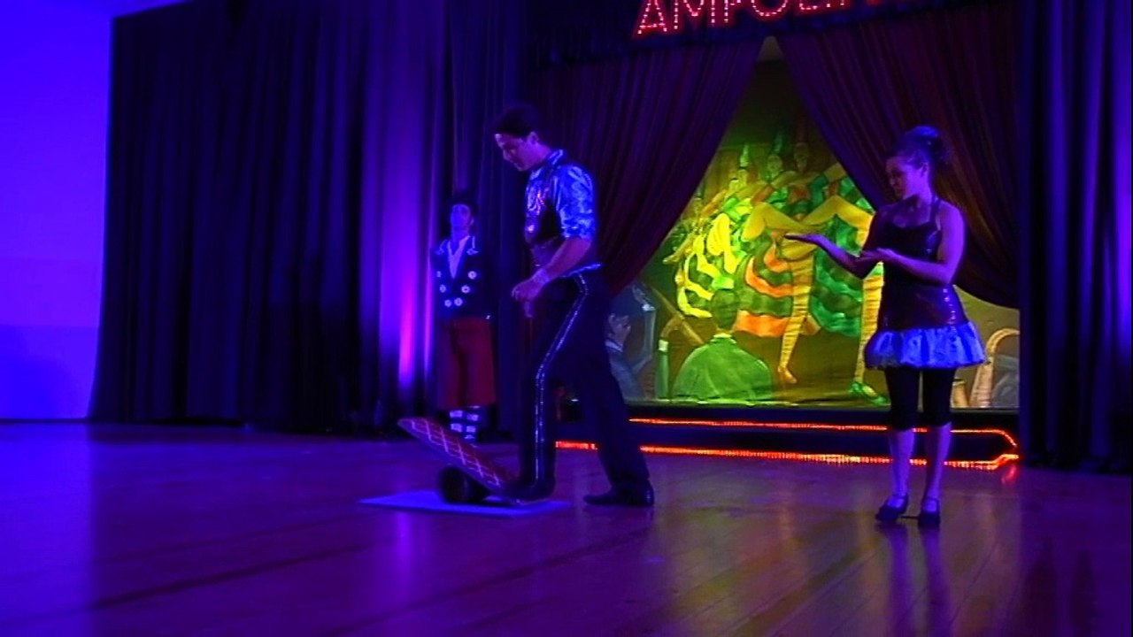 AMPOLINO 2012 Plomes i fantasmes - Circo Los " Rola rola"