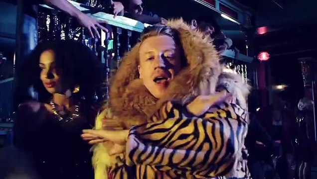MACKLEMORE & RYAN LEWIS - THRIFT SHOP FEAT. WANZ (OFFICIAL VIDEO)