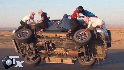 BLUFFANT ! Ils changent les roues de la voiture en roulant !