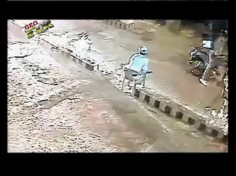 Is this Guy same who killed two security guards in Karachi - Watch CCTV Footage
