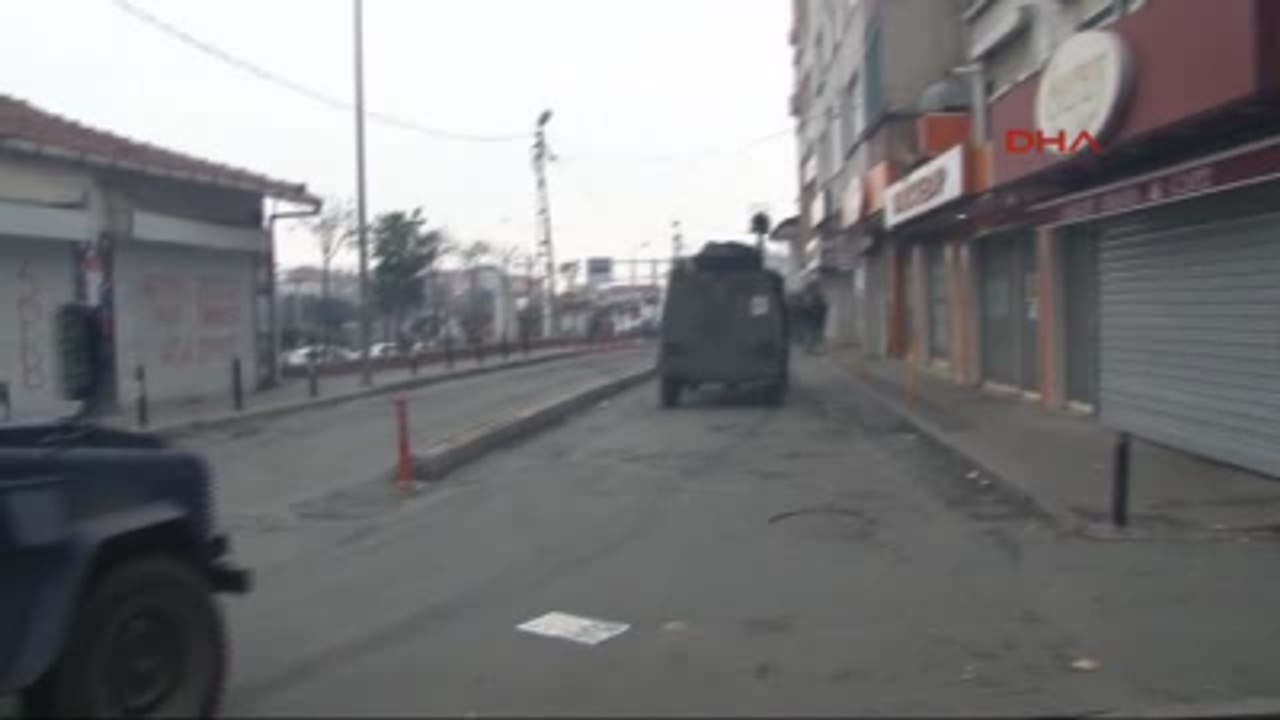 Okmeydanı'ndan Berkin Elvan'ın Mezarına Yürümek İsteyen Kalabalığa Polis Müdahalesi