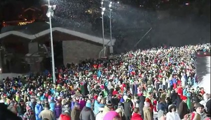 Alex après un saut en freestyle atterrit sur un seul ski !!!