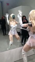 Gogo danseuse 100% robot ! Oui ca existe !