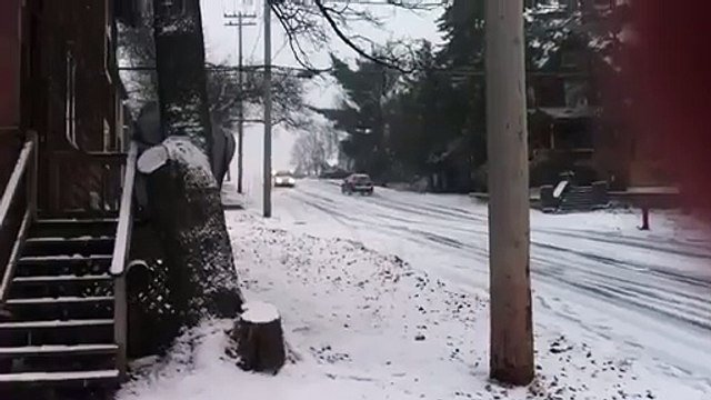Boss de la conduite sur la neige ! Quelle virage mdr !