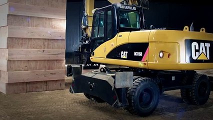 Insolite : Jenga géant avec des machines caterpillar