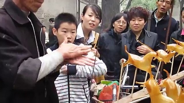 GENIAL ! Un magicien génial fait des oeuvres avec du sucre !