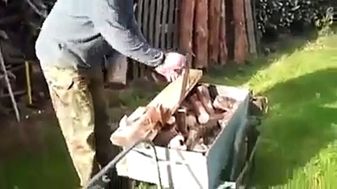 UN GENIE ! Technique hallucinante pour couper du bois très rapidement !