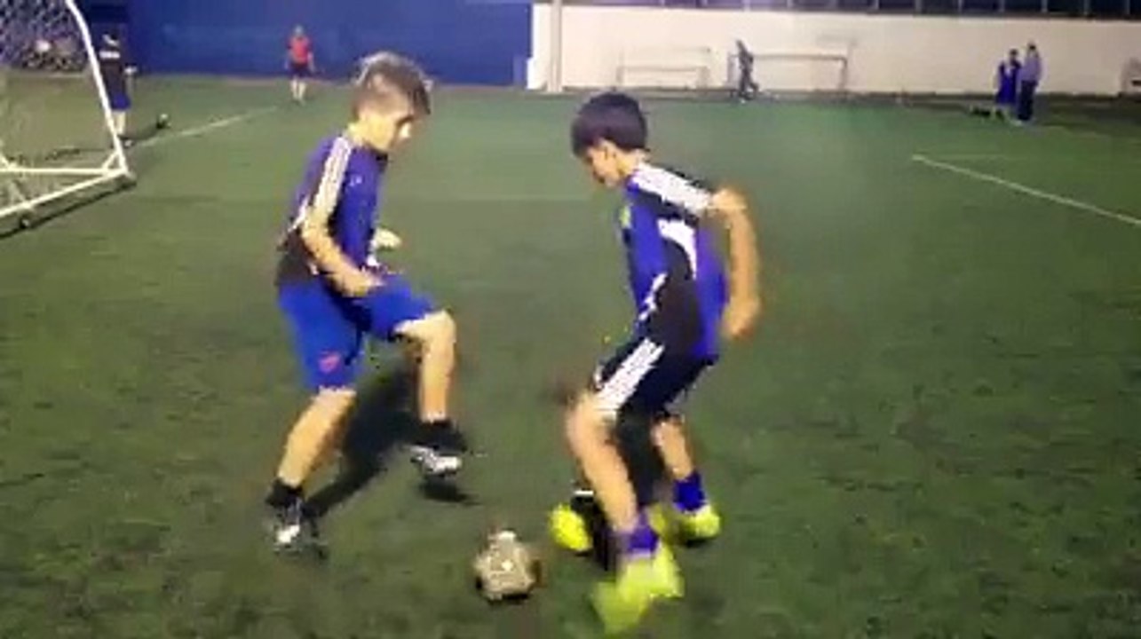 INCROYABLEMENT BIEN ! Coaching de foot en Grèce, futurs champions du monde !