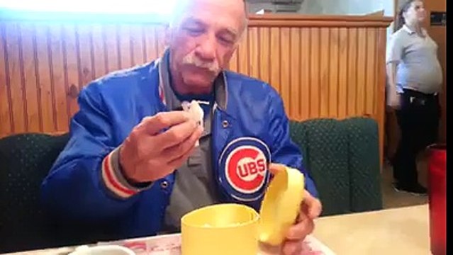 EMOUVANT ! Cette homme va être grand père, il en pleure de joie