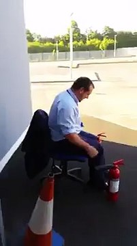 OMG ! Faire le pilote avec sa chaise de bureau MDR !