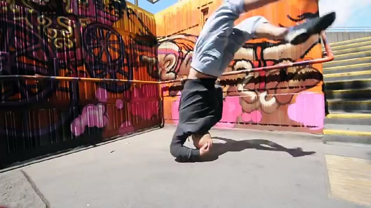 Ce type n'est pas humain ! Il réalise des cascades dangereuses !