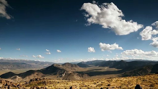 Les pointes de vitesse de ce longboarder vont vous donner des frissons