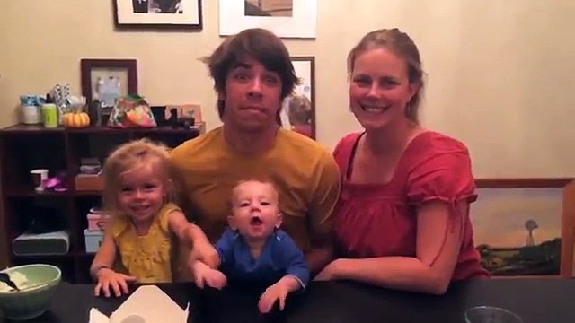 Elle est enceinte et le fait savoir de la manière la plus originale qu'il soit ! Simplement Génial !