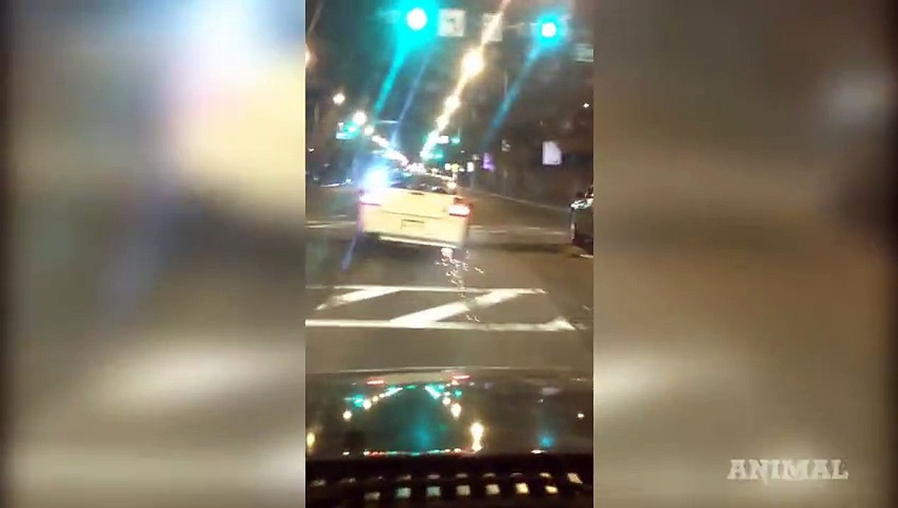 OH MY GOD ! Rouler en voiture sur 3 roues ! Il l'a fait !!!