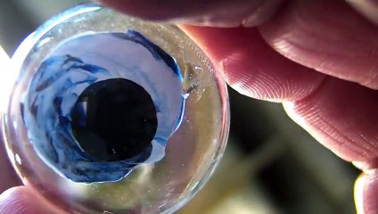 Il fabrique un dragon géant en papier mâché ! Le résultat est bluffant !