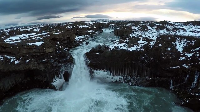 De superbes paysages islandais filmés par un drone