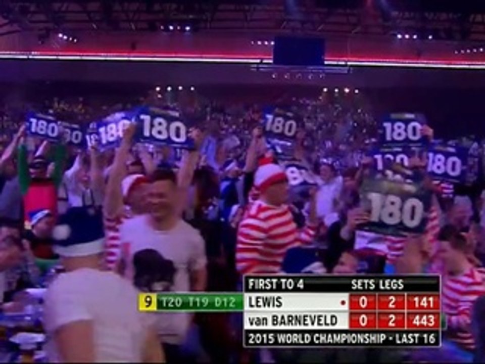 Ce gars réalise un coup merveilleux aux flechettes ! Vous n'allez pas y croire vos yeux !