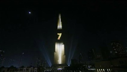 Feu d'artifice sur la plus haute tour du monde à Dubai ! Génial !