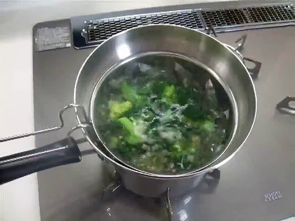 Voici une grande révolution ! Une casserole qui se remue toute seule !