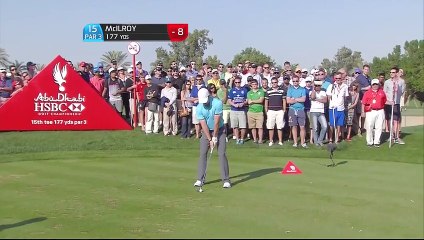 Ce golfeur réalise le shot de sa vie ! Regardez !