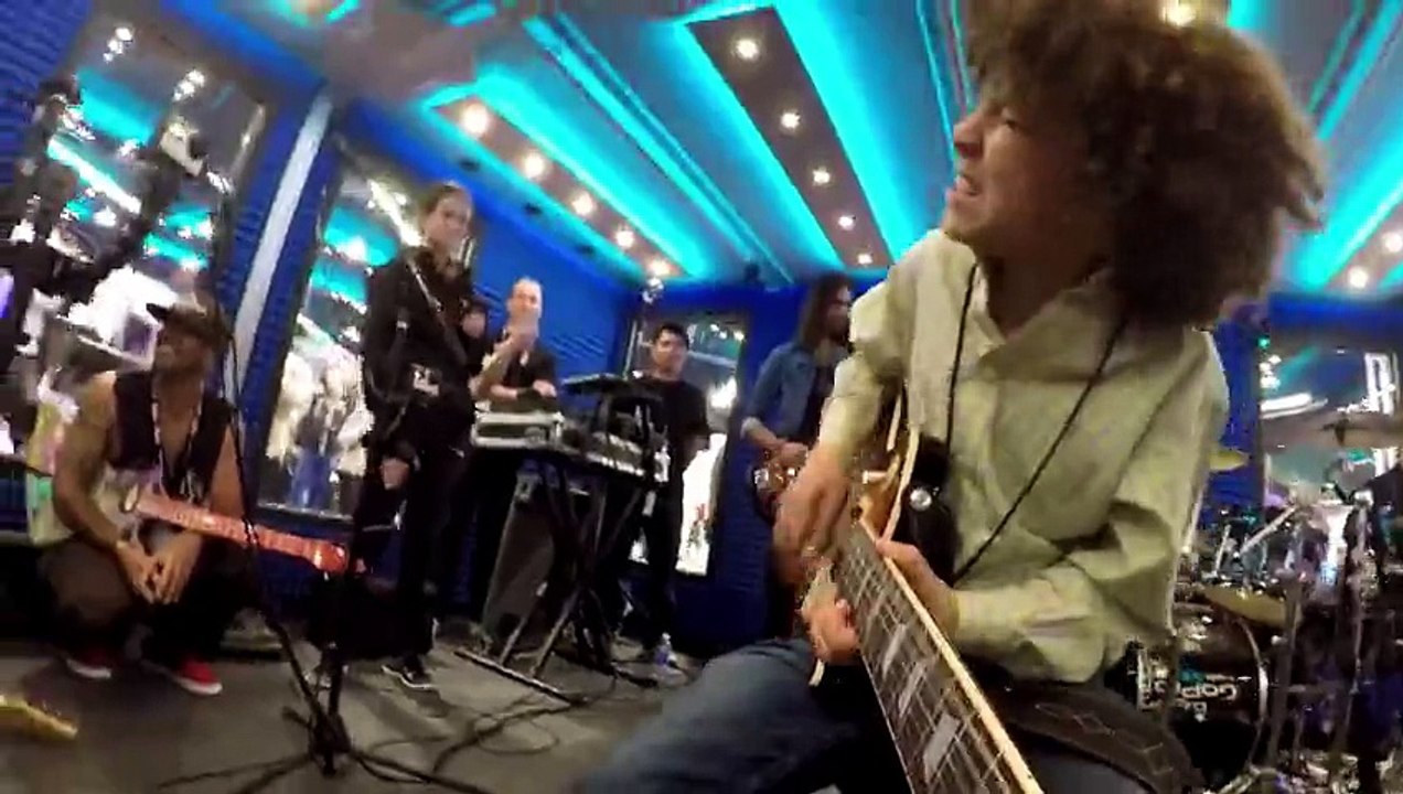 Ce gamin de 11 ans est aussi bon que Jimmy Hendrix ! Bluffant !