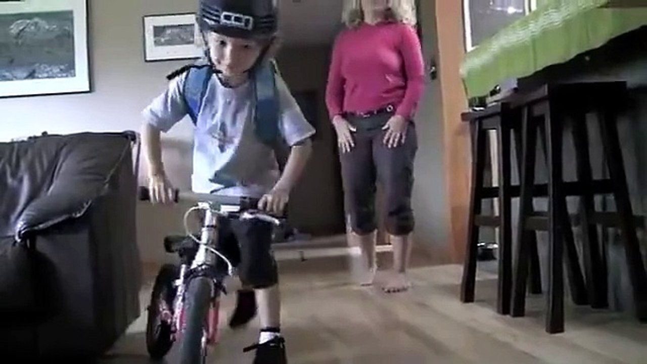 Cet enfant de 5 ans est trop doué avec son BMX !