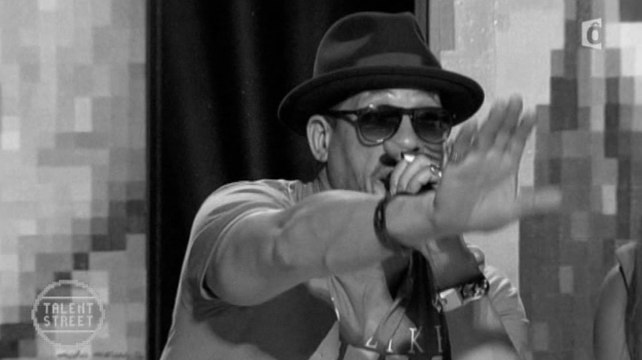 Gros clash qui dérape avec JoeyStarr et un groupe - ZAPPING PEOPLE DU 11/03/2015