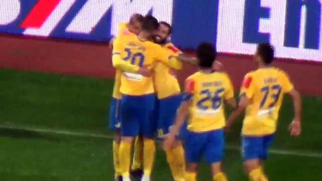 Πανηγυρισμοί στο δεύτερο γκολ του Τζιμπούρ