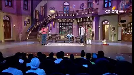 عجب ویڈیو ہے یہ --- شروع میں اپ کے ہونٹوں پر مسکراہٹ آئے گی لیکن لیکن جیسے جی