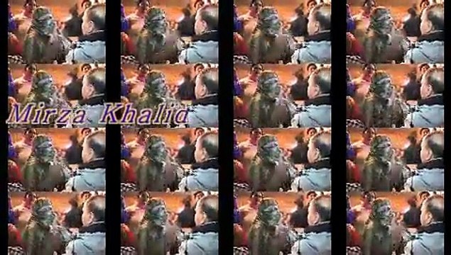 Stage artist Shaukat Rangeela's angry wife beats husband during play in theatre