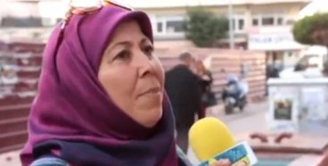 Şarkısını Söylerken Şarkının Sözlerini Şaşıran Kadın Kahkahaya Boğdu