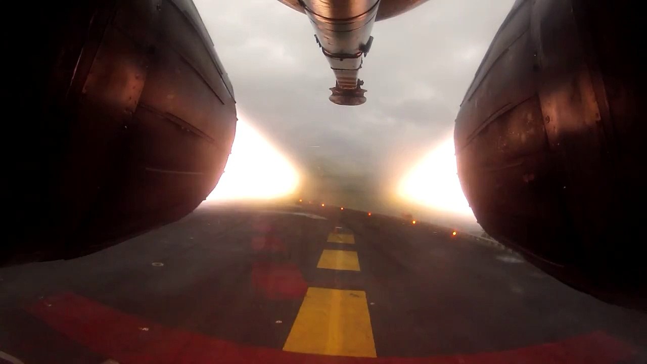 Afterburner caméra capte combattant magnifique jet décollage / Afterburner camera captures stunning fighter jet takeoff