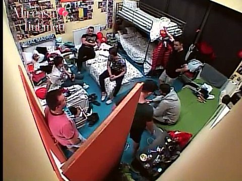 marinica.... baietii la vorba in camera vesela 2015-03-12 00-45-51-522