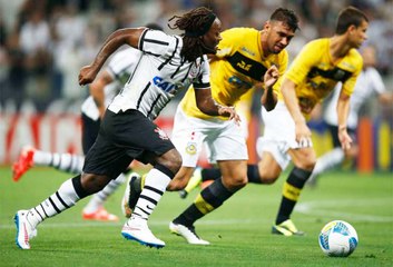 Tite enaltece qualidade de Vagner Love: ' Tem pés de pelica'