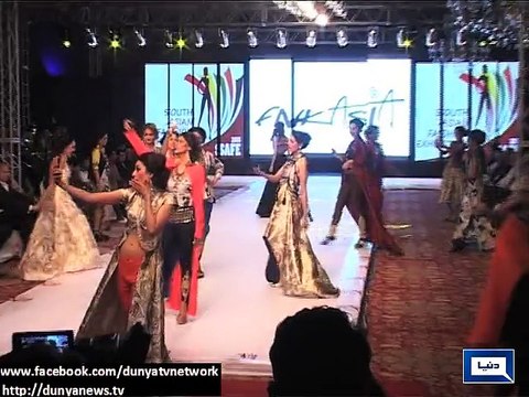 Dunya News - Karachi: Indian, Bangladeshi designers exhibit designs in South Asian Fashion Show