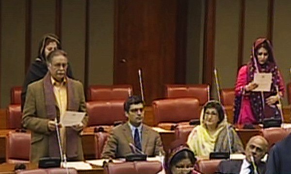 Newly-elected Senators take oath