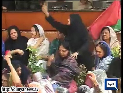 MQM women supporters shed tears post-Rangers raid at 90- karachi