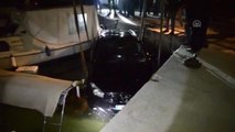 Otomobil Yat Limanında Bağlı Bir Teknenin Üzerine Düştü