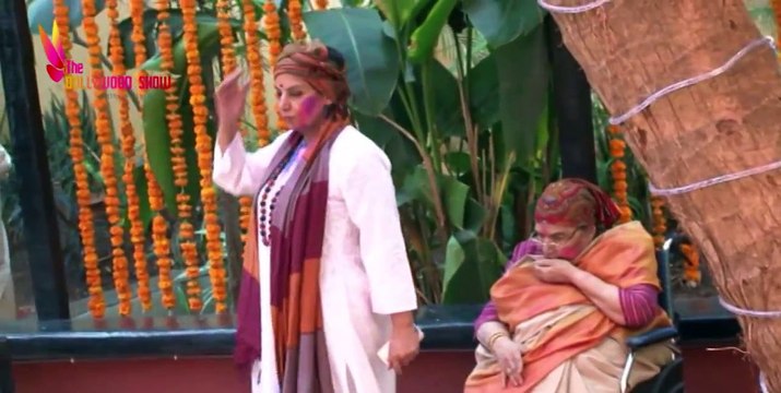 Farhan Akhtar, Shabana Azmi, Javed Akhtar celebrate Holi with Aplomb