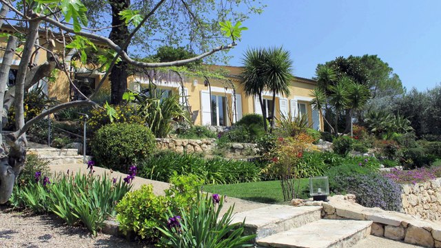 VENTE VILLA de plain-pied - 06650 Le Rouret - Proche Nice et Cannes