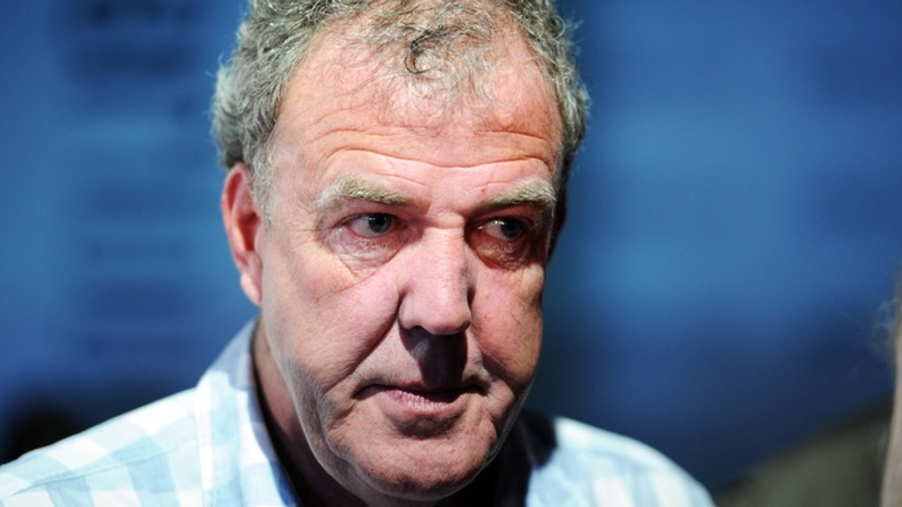 Jeremy Clarkson's punch caught on camera in North Yorkshire - video Dailymotion