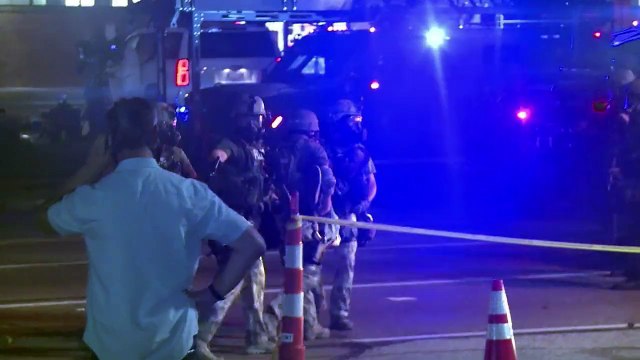 Protesto em Ferguson deixa policiais feridos