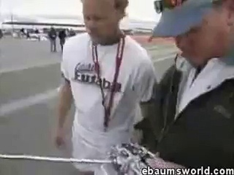 man on RC plane用遙控飛機把人帶上天